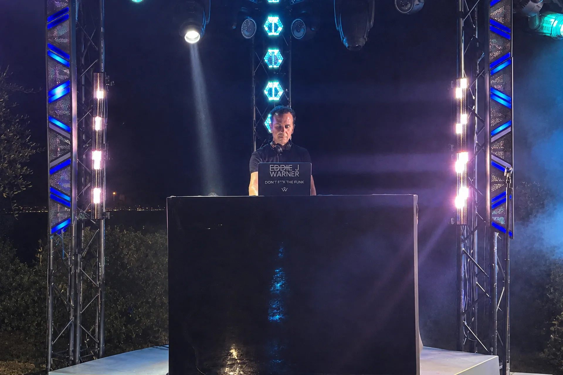DJ